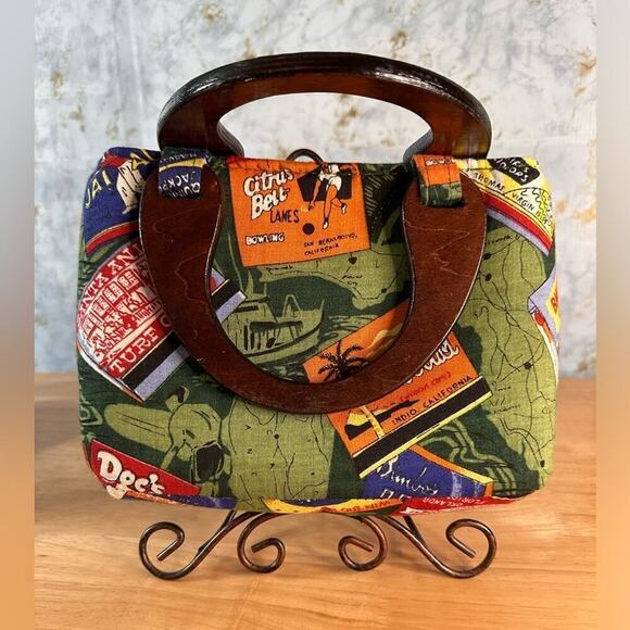Vintage-Inspired Island Patchwork Bag – Wooden Handle Purse - Picture 1 of 12